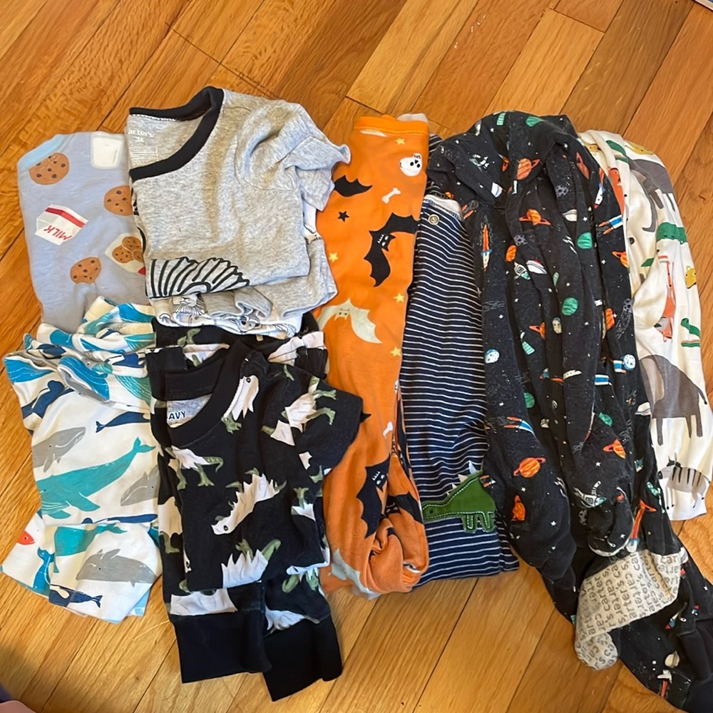 Pajama bundle 2T and 3T